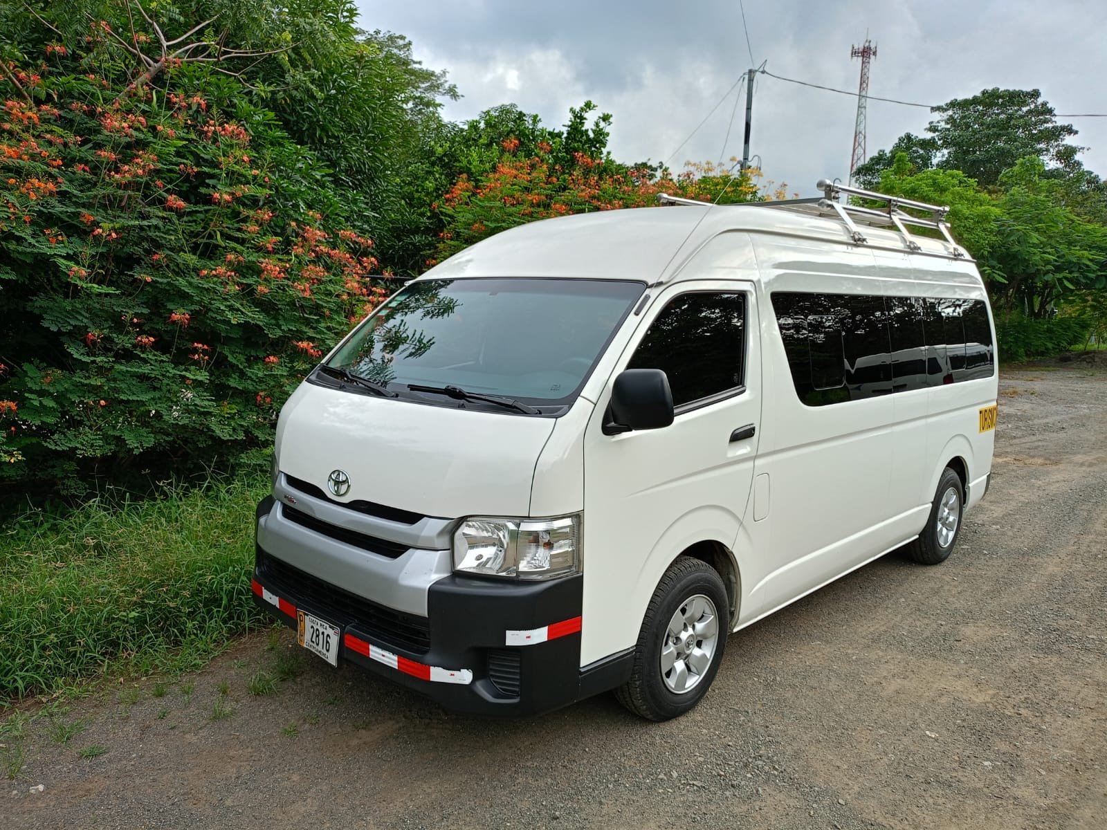 Toyota Hiace Flecha Tours